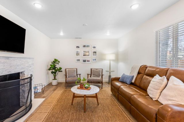 1600 Meadow Rd, West Sacramento, CA 95691