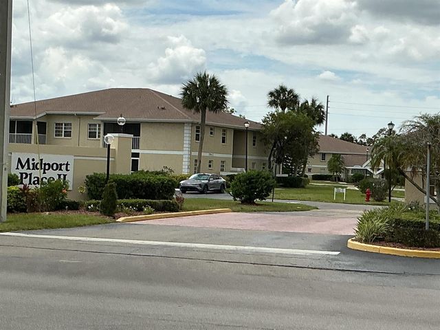 1550 SE Royal Green Circle, Port St. Lucie, FL 34952