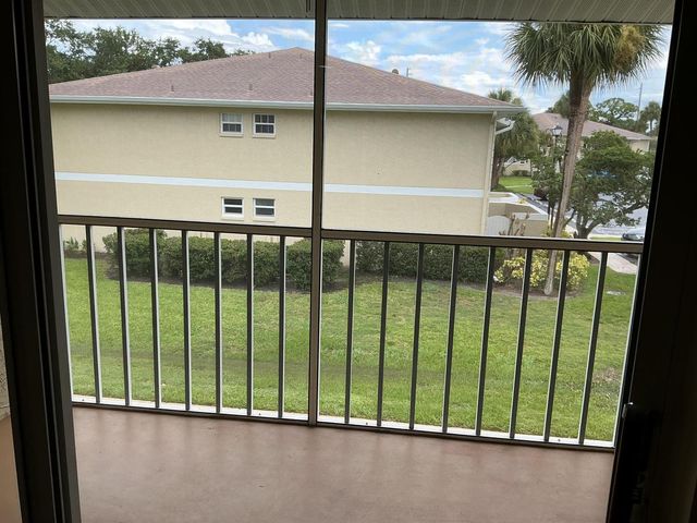 1550 SE Royal Green Circle, Port St. Lucie, FL 34952