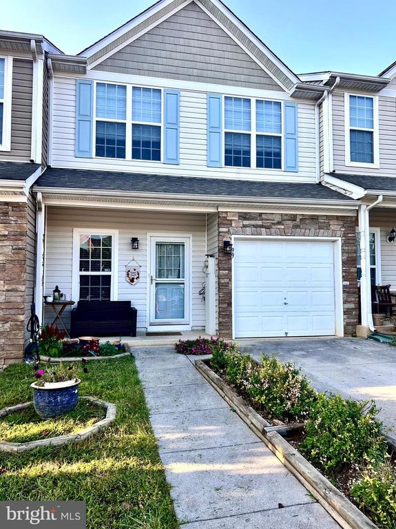 99 COMPOUND CIRCLE, Martinsburg, WV 25403