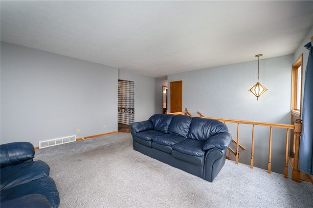 3500 Sunnydale Street NW, Cedar Rapids, IA 52405