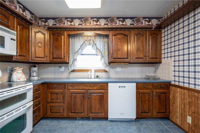 3500 Sunnydale Street NW, Cedar Rapids, IA 52405