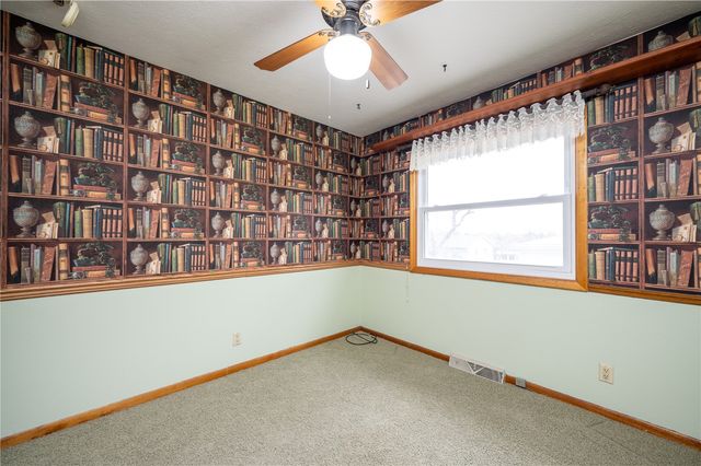 3500 Sunnydale Street NW, Cedar Rapids, IA 52405