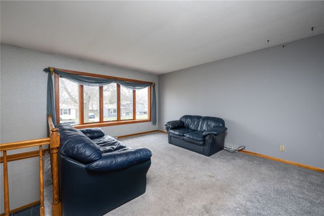 3500 Sunnydale Street NW, Cedar Rapids, IA 52405