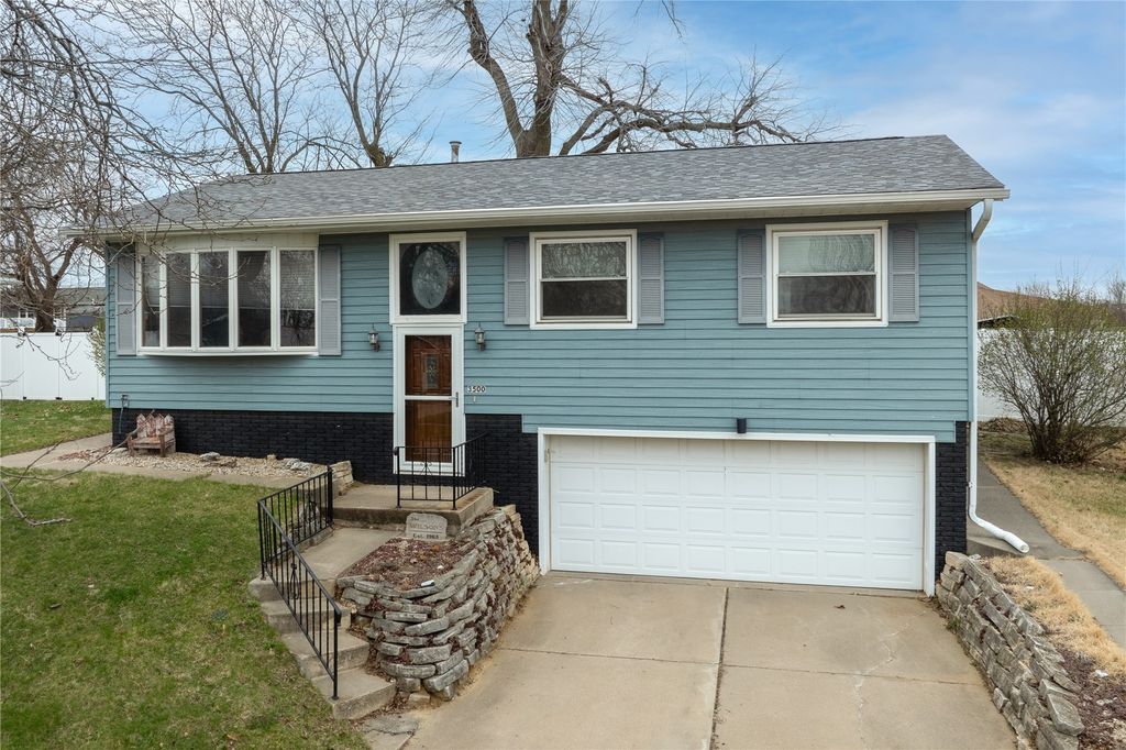 3500 Sunnydale Street NW, Cedar Rapids, IA 52405