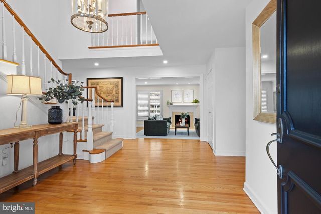 217 RAVENSCLIFF RD, Wayne, PA 19087