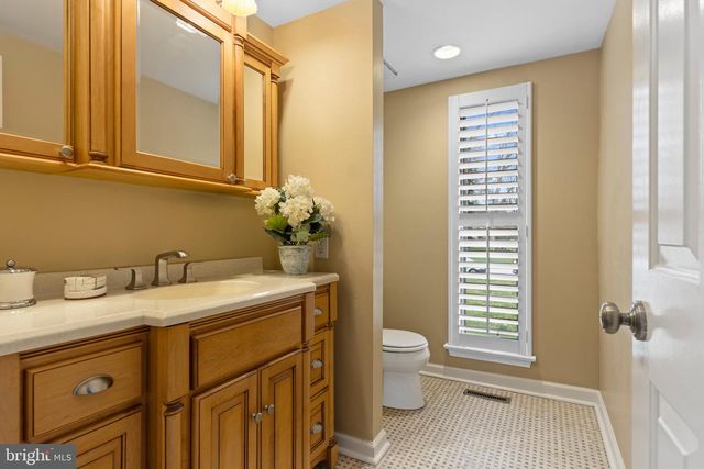 217 RAVENSCLIFF RD, Wayne, PA 19087