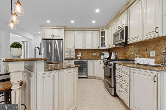 217 RAVENSCLIFF RD, Wayne, PA 19087