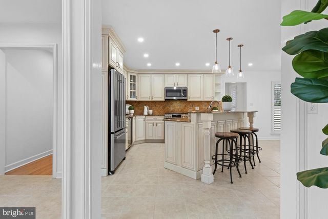 217 RAVENSCLIFF RD, Wayne, PA 19087