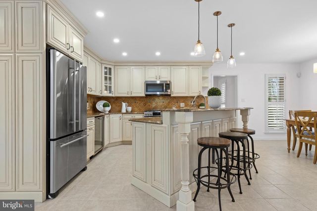 217 RAVENSCLIFF RD, Wayne, PA 19087