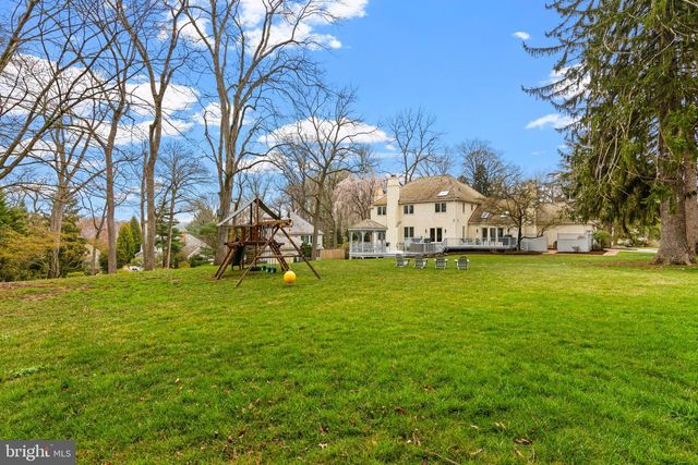 217 RAVENSCLIFF RD, Wayne, PA 19087