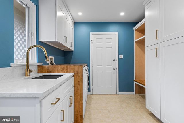 217 RAVENSCLIFF RD, Wayne, PA 19087