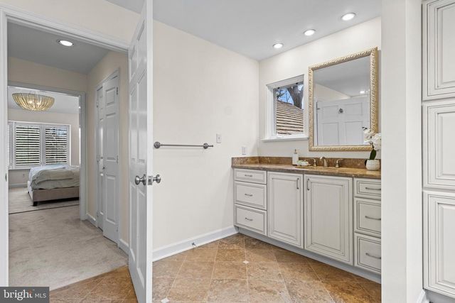 217 RAVENSCLIFF RD, Wayne, PA 19087