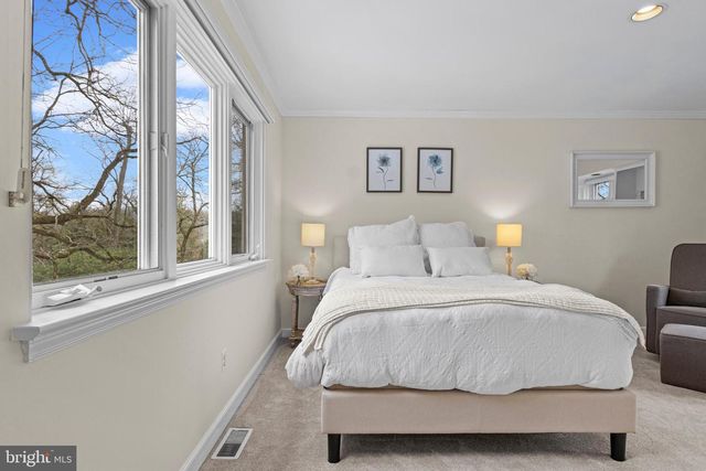 217 RAVENSCLIFF RD, Wayne, PA 19087