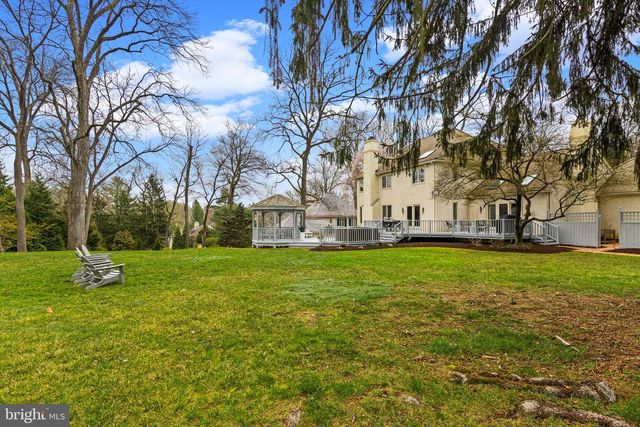 217 RAVENSCLIFF RD, Wayne, PA 19087