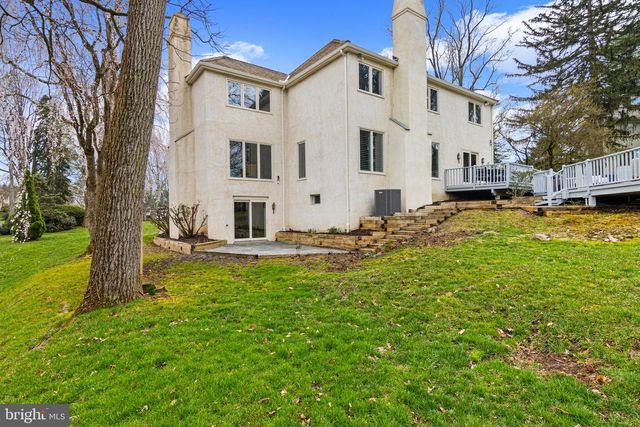 217 RAVENSCLIFF RD, Wayne, PA 19087