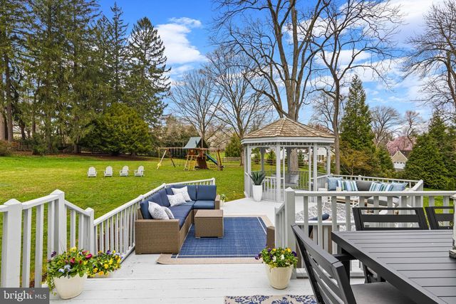217 RAVENSCLIFF RD, Wayne, PA 19087