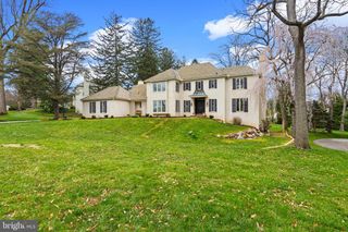 217 RAVENSCLIFF RD, Wayne, PA 19087