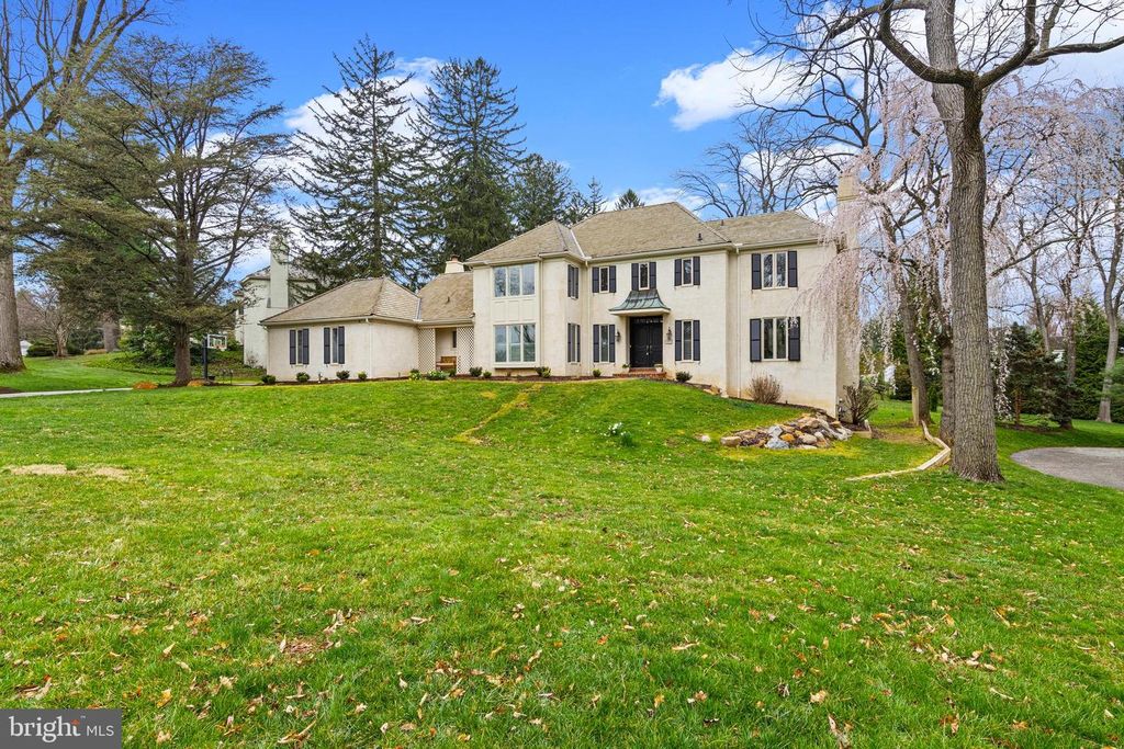 217 RAVENSCLIFF RD, Wayne, PA 19087