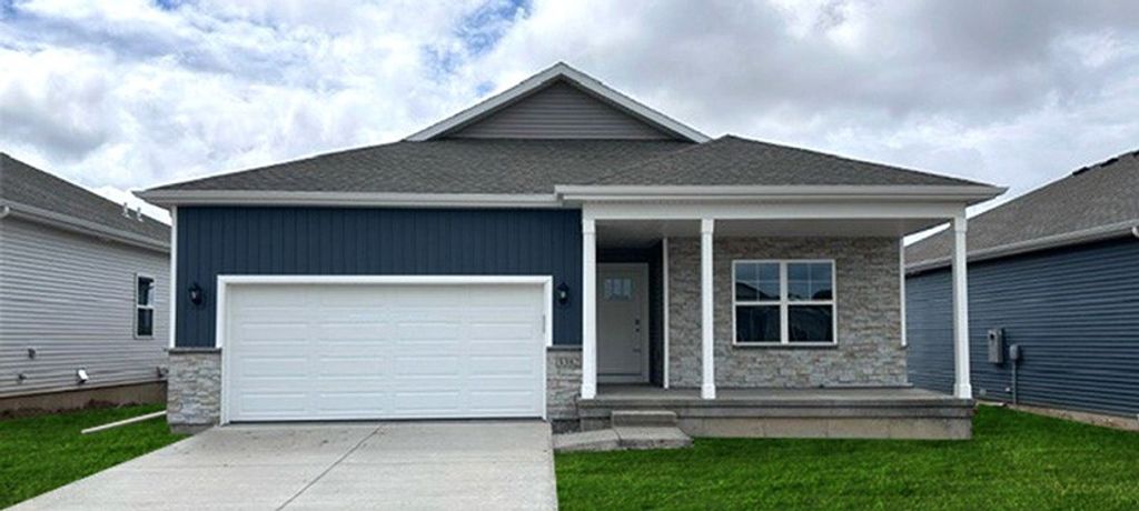 595 Raccoon Street, Waukee, IA 50263