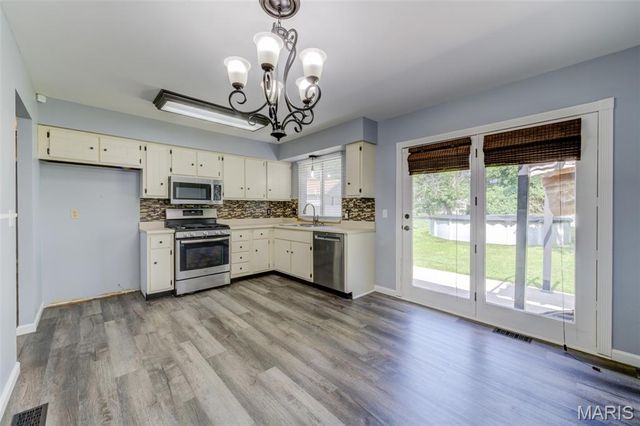 4 Vanguard Drive, St Peters, MO 63376