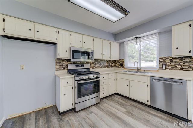 4 Vanguard Drive, St Peters, MO 63376