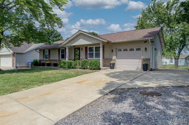 4 Vanguard Drive, St Peters, MO 63376