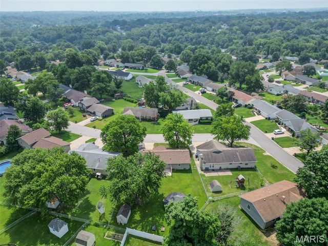 4 Vanguard Drive, St Peters, MO 63376