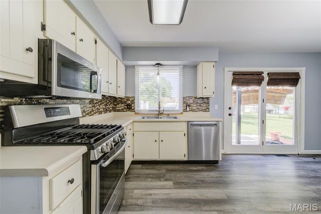 4 Vanguard Drive, St Peters, MO 63376