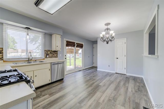 4 Vanguard Drive, St Peters, MO 63376