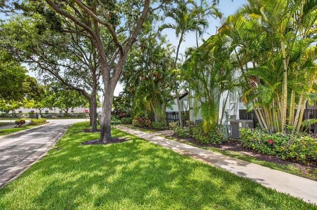 22274 PINEAPPLE WALK Drive 1, Boca Raton, FL 33433