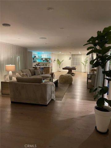 9150 Zelzah Avenue, Northridge, CA 91325