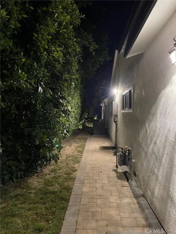 9150 Zelzah Avenue, Northridge, CA 91325