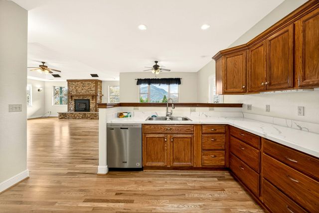 240 Mina Lane, Grants Pass, OR 97526