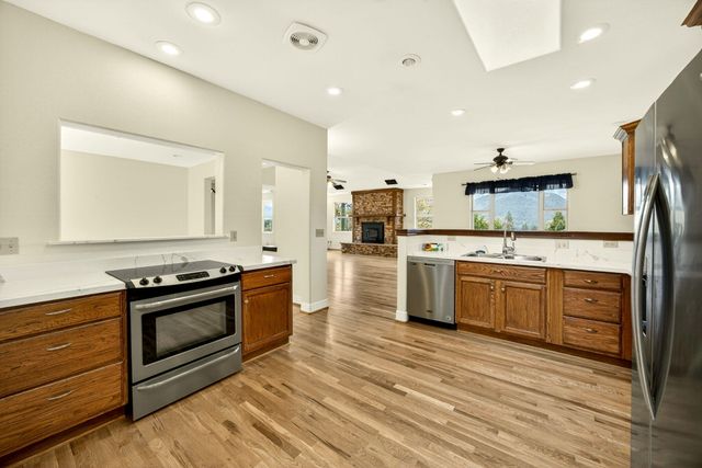 240 Mina Lane, Grants Pass, OR 97526