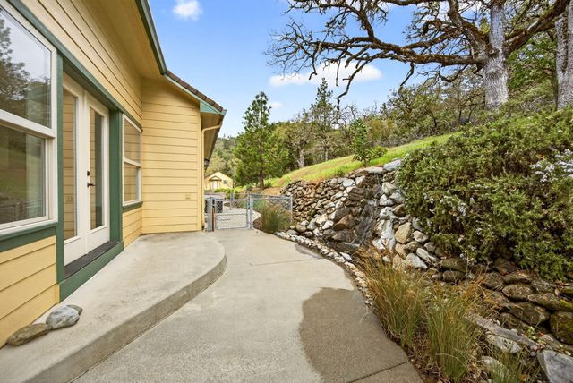 240 Mina Lane, Grants Pass, OR 97526