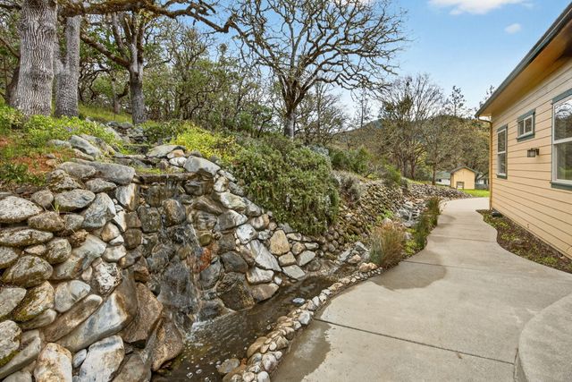 240 Mina Lane, Grants Pass, OR 97526