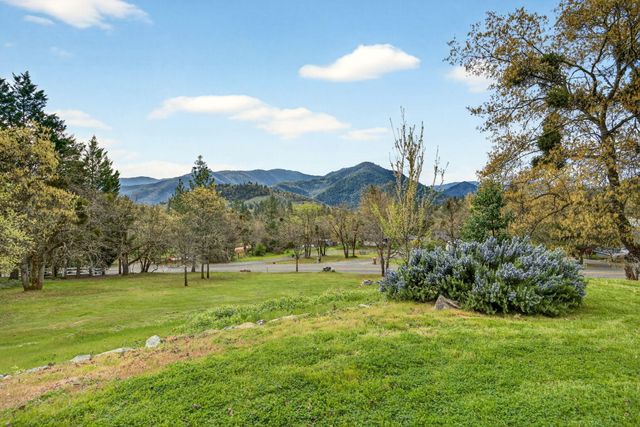 240 Mina Lane, Grants Pass, OR 97526