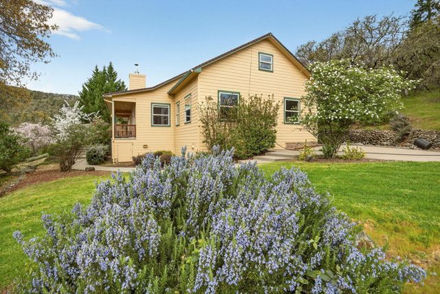 240 Mina Lane, Grants Pass, OR 97526