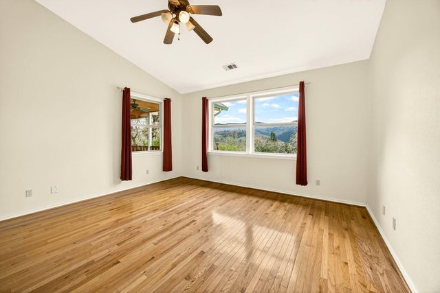 240 Mina Lane, Grants Pass, OR 97526