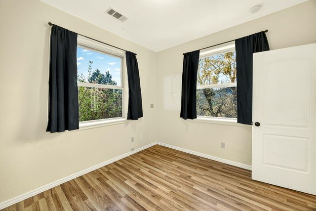 240 Mina Lane, Grants Pass, OR 97526