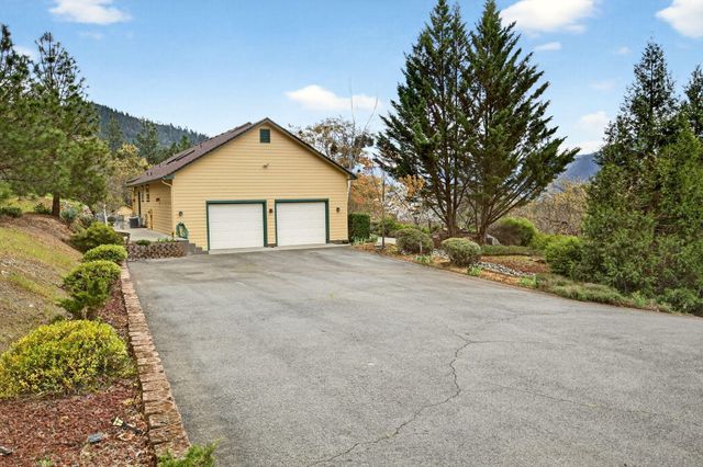 240 Mina Lane, Grants Pass, OR 97526