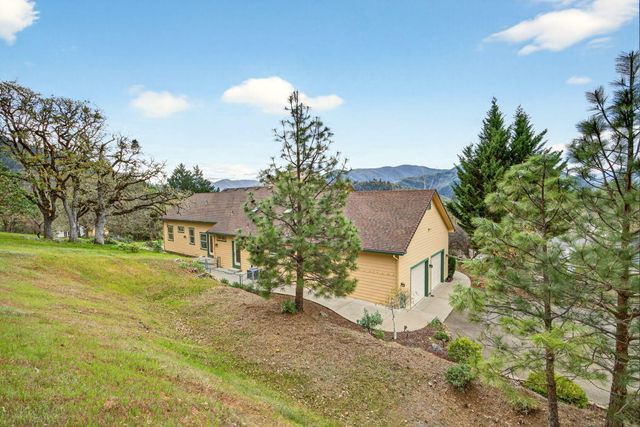 240 Mina Lane, Grants Pass, OR 97526