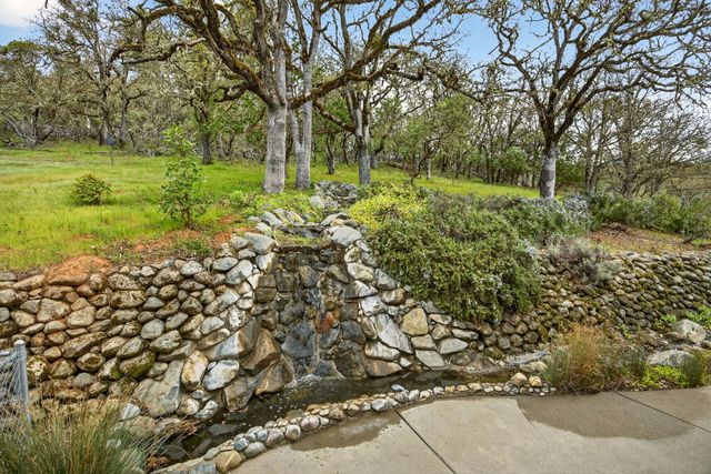 240 Mina Lane, Grants Pass, OR 97526