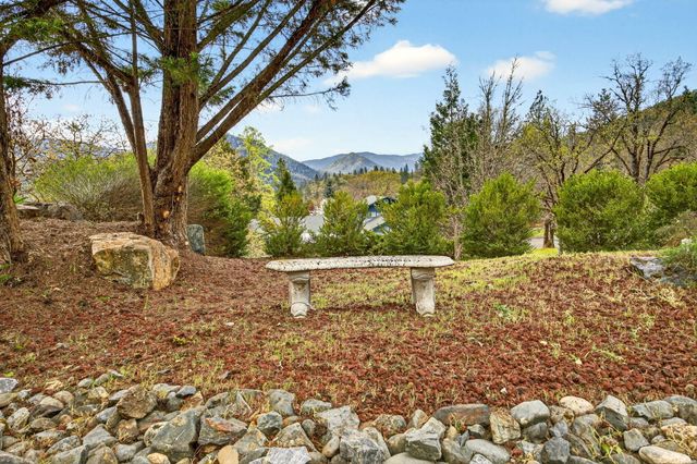 240 Mina Lane, Grants Pass, OR 97526