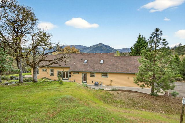 240 Mina Lane, Grants Pass, OR 97526