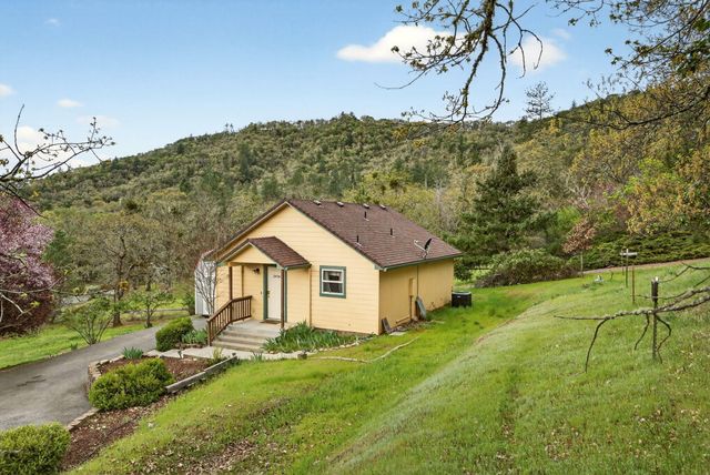 240 Mina Lane, Grants Pass, OR 97526