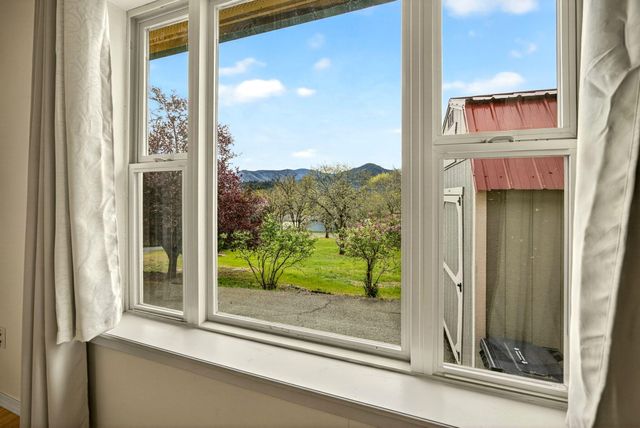 240 Mina Lane, Grants Pass, OR 97526