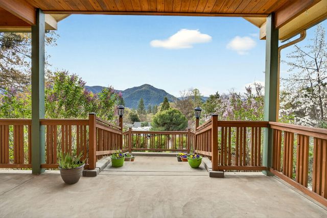 240 Mina Lane, Grants Pass, OR 97526