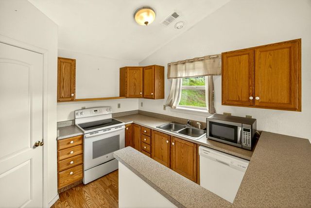 240 Mina Lane, Grants Pass, OR 97526